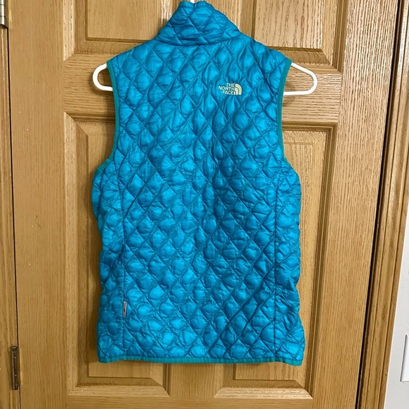 The North Face Women’s Turquoise Quilted Vest - Size S - Picture 2 of 7